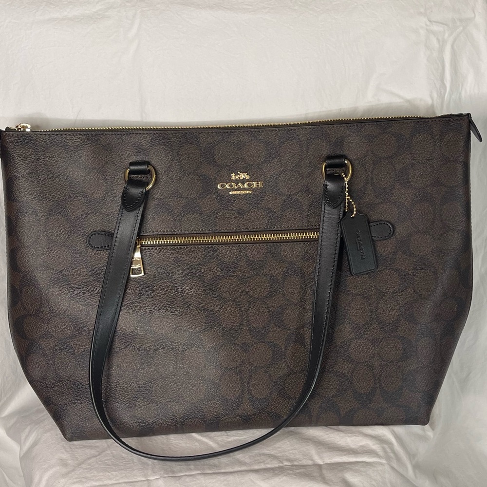 Brand new with tag Coach brand purse - Picture 2 of 9